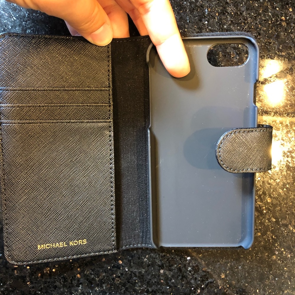 AUTHENTIC Michael Kors Wallet/IPhone 7 Case